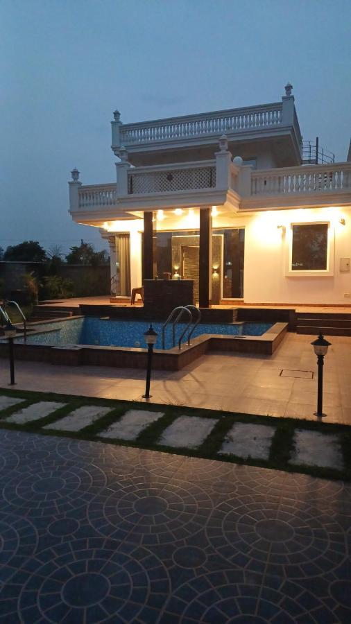Greystone Villa, Swiming Pool , Bbq , Big Garden, Pool Table, Party Speaker, Bathtub, Kitchen, 15Mins To Golden Temple Amritsar Exterior foto