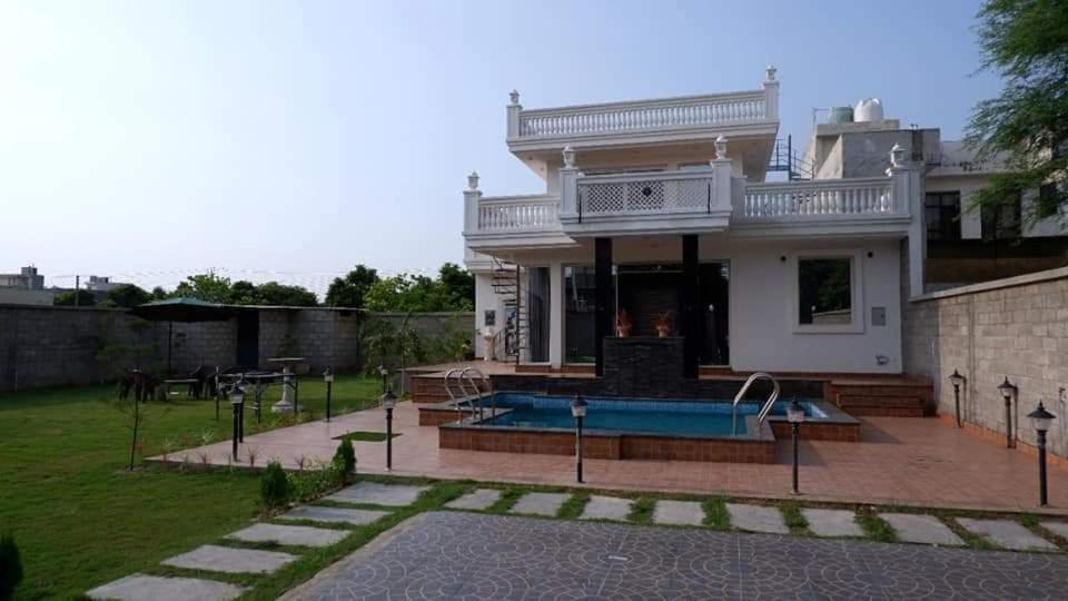 Greystone Villa, Swiming Pool , Bbq , Big Garden, Pool Table, Party Speaker, Bathtub, Kitchen, 15Mins To Golden Temple Amritsar Exterior foto