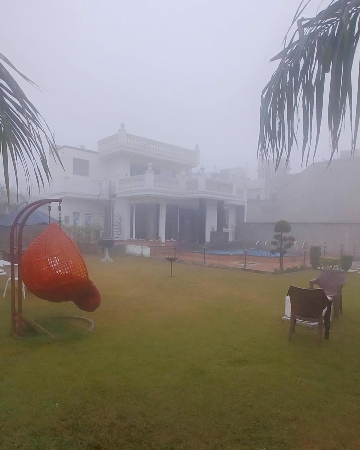 Greystone Villa, Swiming Pool , Bbq , Big Garden, Pool Table, Party Speaker, Bathtub, Kitchen, 15Mins To Golden Temple Amritsar Exterior foto