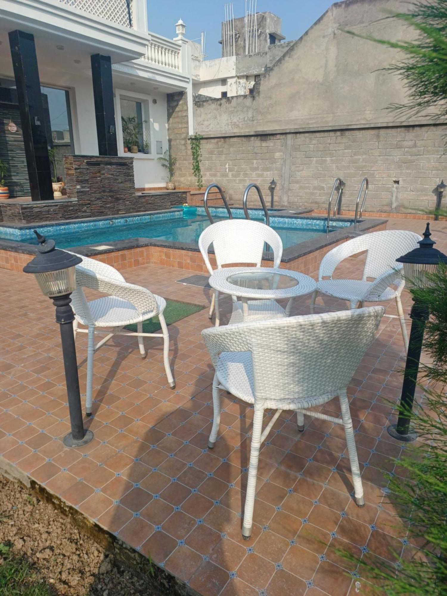 Greystone Villa, Swiming Pool , Bbq , Big Garden, Pool Table, Party Speaker, Bathtub, Kitchen, 15Mins To Golden Temple Amritsar Exterior foto