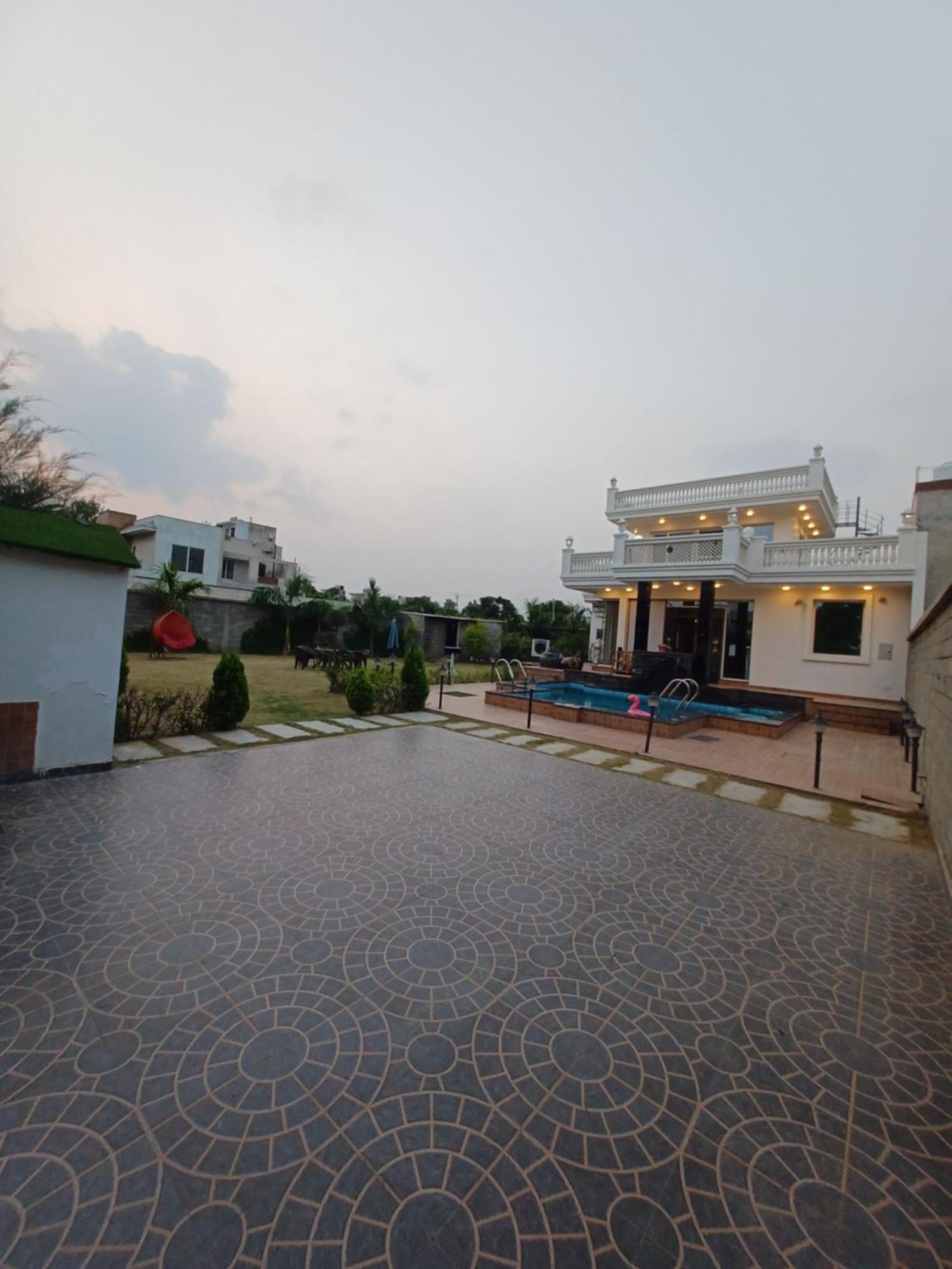 Greystone Villa, Swiming Pool , Bbq , Big Garden, Pool Table, Party Speaker, Bathtub, Kitchen, 15Mins To Golden Temple Amritsar Exterior foto